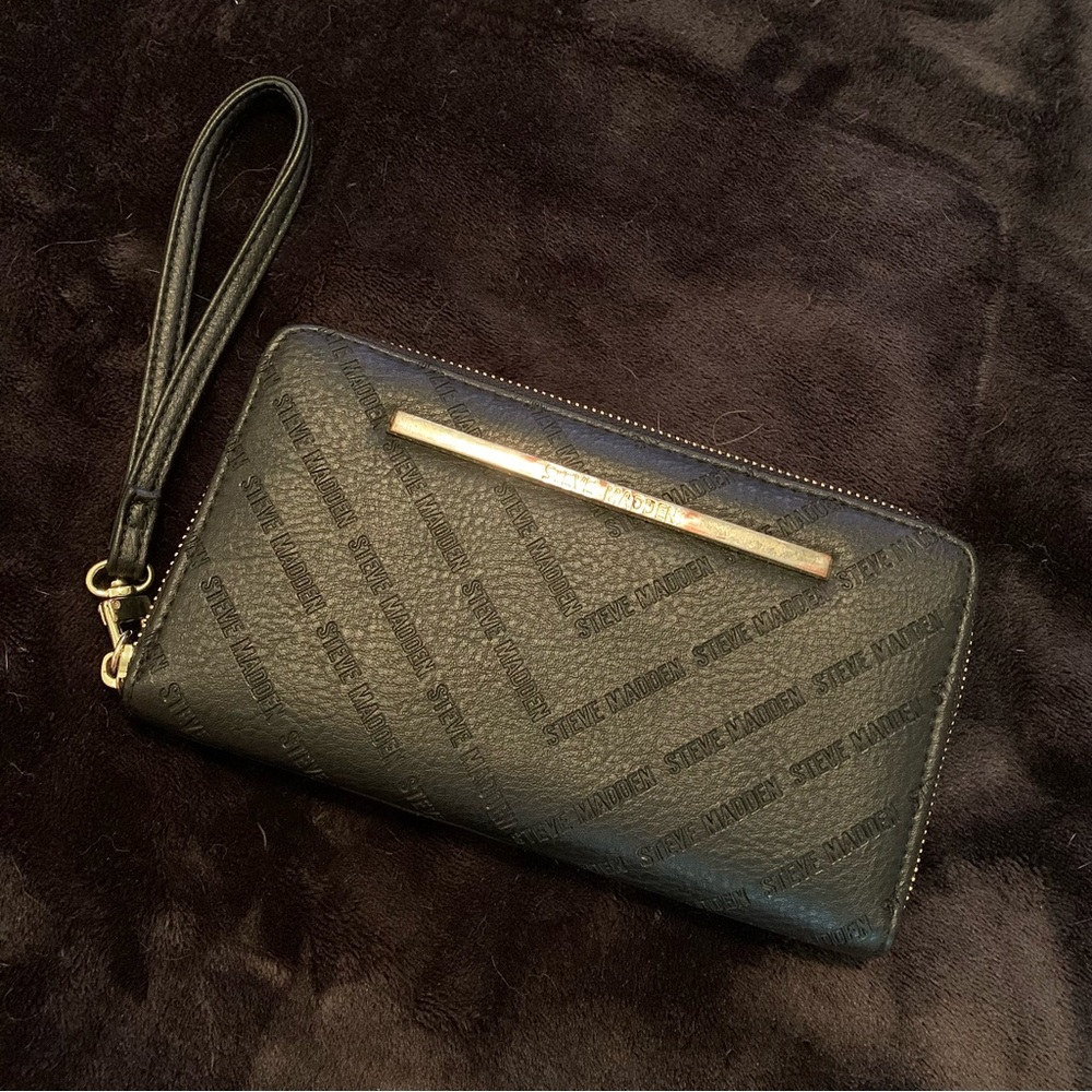 Steve Madden wristlet
